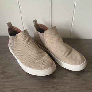 Report women's axel beige sneakers size 9